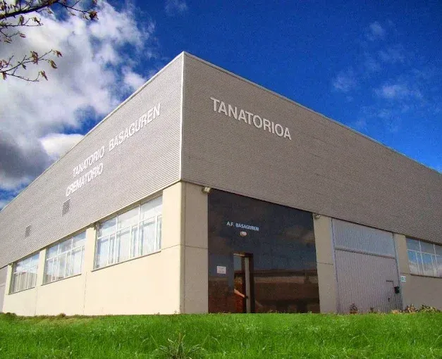 Fachada del Tanatorio Basaguren de Durango