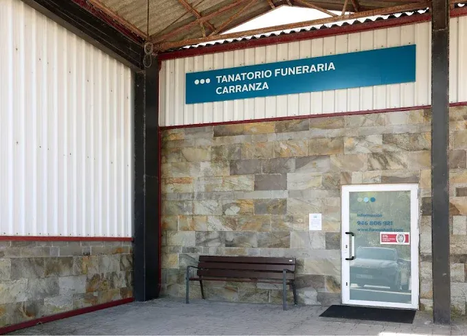 Fachada del Tanatorio de Carranza