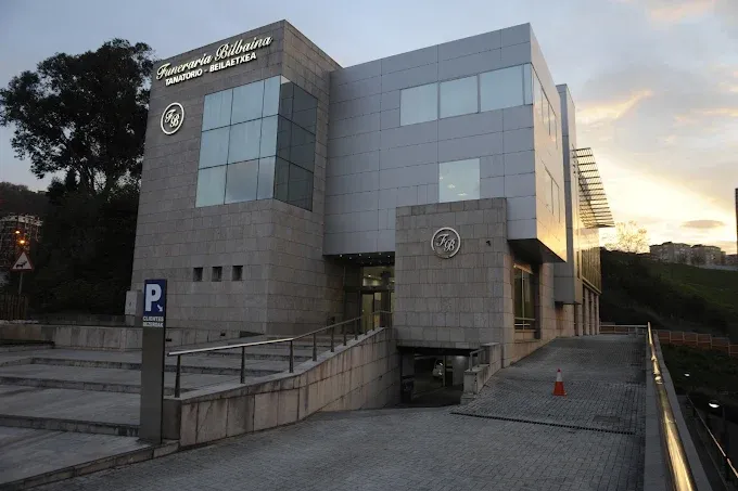 Fachada del Tanatorio La Bilbaína de Bilbao